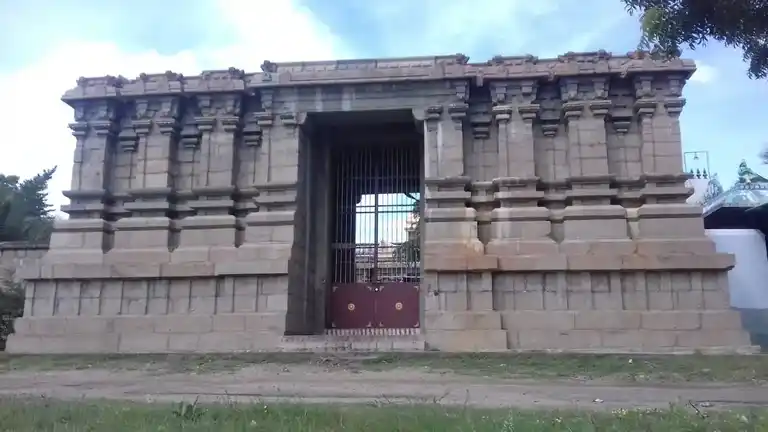 Arulmigu Vikramapandeeswarar Temple, Cholapuram - 626139