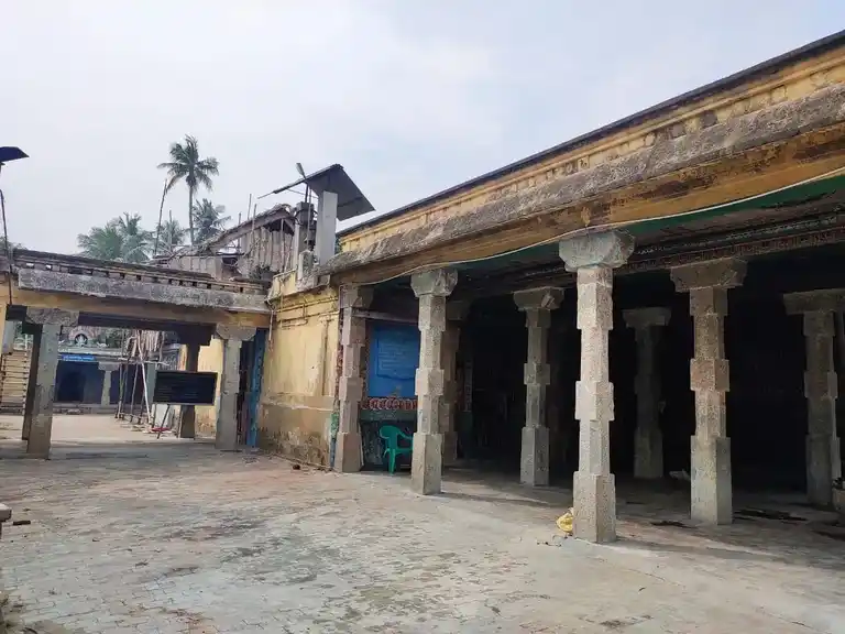 Arulmigu Vikramasozhiswarar Temple, Thipirajapuram - 612402 அருள்மிகு விக்ரமசோளீஸ்வரர் திருக்கோயில், திப்பிராஜபுரம் - 612402, Thanjavur - Ancient Temple Architecture and History Image 5