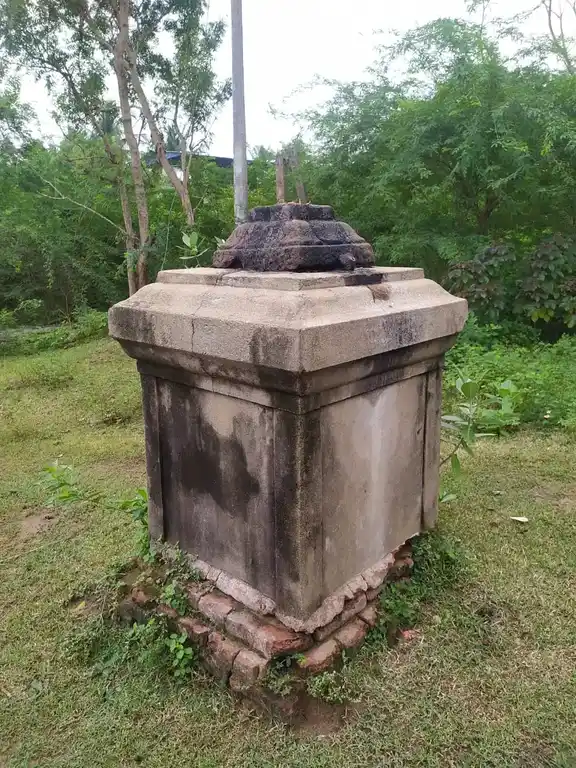 Arulmigu Vilimundeswarar Temple, Elavankargudi - 610104 அருள்மிகு விழிமுண்டீஸ்வரர் மற்றும் அய்யனார் திருக்கோயில், Elavankargudi - 610104, Thiruvarur - Ancient Temple Architecture and History Image 2