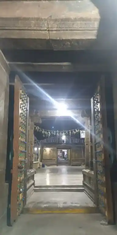 Arulmigu Vilwanatheeswarar Temple, Thiruvalam - 632515 அருள்மிகு வில்வநாதீஸ்வரர் திருக்கோயில், திருவுளம் - 632515, Vellore - Ancient Temple Architecture and History Image 9