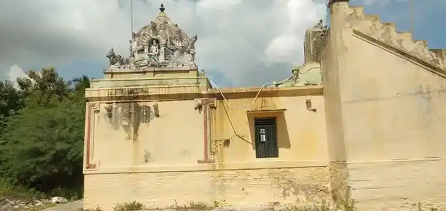 Arulmigu Vinaitheerttha Ayyanar Temple, Perunchunai - 622002 அருள்மிகு வினைதீர்த்த அய்யனார் திருக்கோயில், Perunchunai - 622002, Pudukkottai - Ancient Temple Architecture and History Image 3