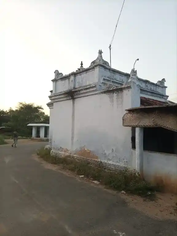 Arulmigu Vinayagar And Omkaliamman Temple, Kurukkapuram - 637401 அருள்மிகு விநாயகர் மற்றும் ஒங்காளியம்மன் திருக்கோயில், Kurukkapuram - 637401, Namakkal - Ancient Temple Architecture and History Image 4