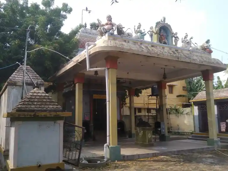 Arulmigu Vinayagar Arasayi Amman Temple, Thiruverumbur - 620013 Arulmigu Vinayagar Arasayi Amman Temple, Thiruverumbur - 620013, Thiruchirappalli - Ancient Temple Architecture and History Image 2