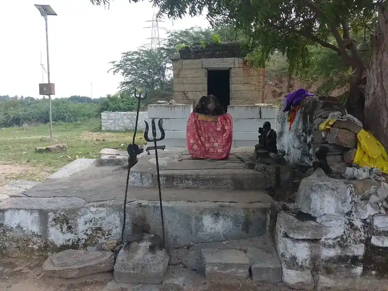 Arulmigu Vinayagar ,Chellandiamman And Kariyakaliamman Temple, Rajampatti - 624617 அருள்மிகு விநாயகர்,செல்லாண்டியம்மன் மற்றும் கரியகாளியம்மன் திருக்கோயில், Rajampatti - 624617, Dindigul - Ancient Temple Architecture and History Image 3