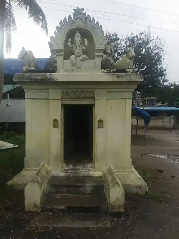 Arulmigu Vinayagar, Iyyanar, Pidari Vaigaiyara Temple, Melapalaiyur - 606110 Temple