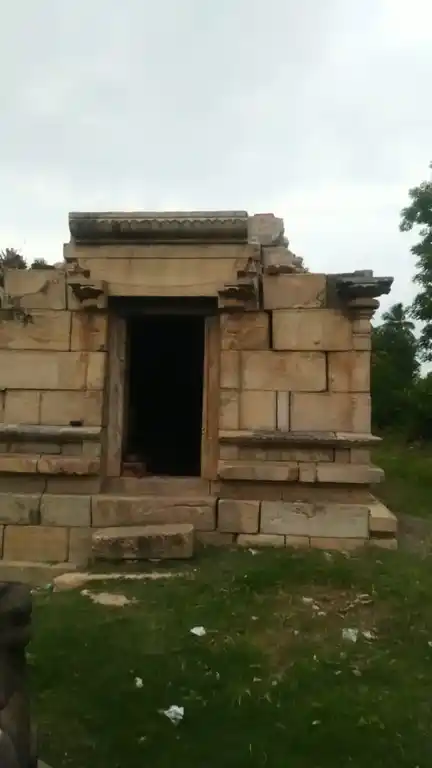 Arulmigu Vinayagar Mahaliyamman Temple, Saralampatti - 621005 Arulmigu Vinayagar Mahaliyamman Temple, Saralampatti - 621005, Thiruchirappalli - Ancient Temple Architecture and History Image 5