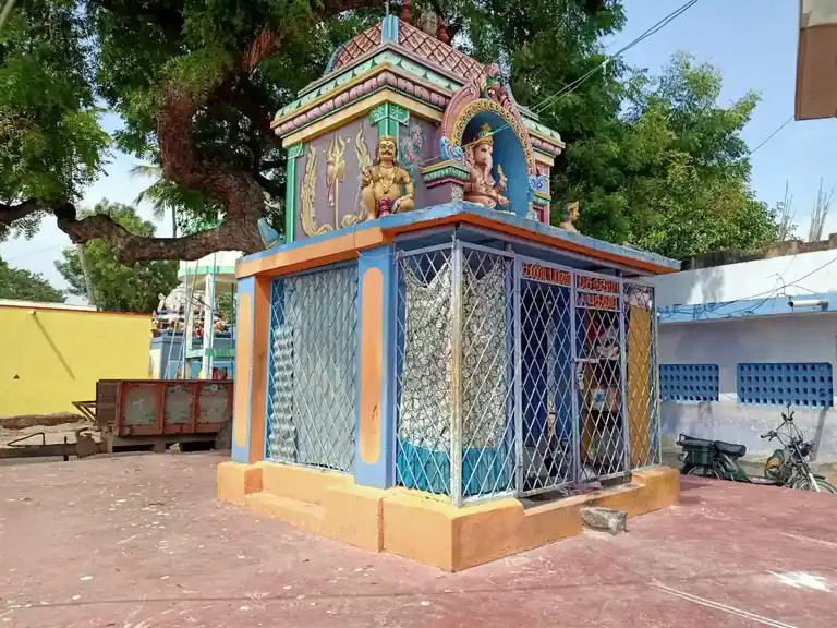 Arulmigu Vinayagar Mariyamman Temple, V.Putthur, V.Putthur - 605752 அருள்மிகு மாரியம்மன் திருக்கோயில், V.Putthur, V.Putthur - 605752, Viluppuram - Ancient Temple Architecture and History Image 3