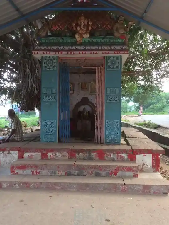 Arulmigu Vinayagar Temple, Kombadi - 625022 Temple