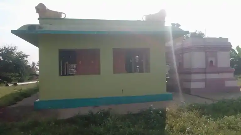 Arulmigu Vinayagar Temple, Navalpatty - 636202 அருள்மிகு வரதராஜபெருமாள் திருக்கோயில், Navalpatty - 636202, Namakkal - Ancient Temple Architecture and History Image 3