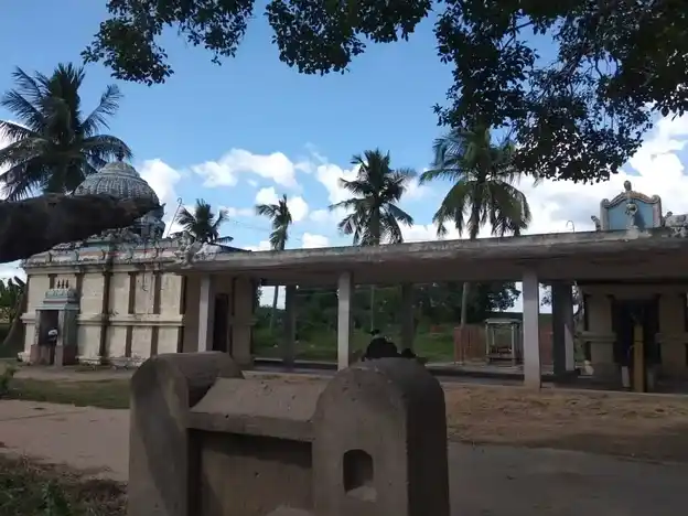 Arulmigu Vinaytheerthavar Temple, Maniyampallam, Alangudi Taluk - 622303 அருள்மிகு வினைதீர்த்தவர் திருக்கோயில், மணியம்பள்ளம், ஆலங்குடி வட்டம் - 622303, Pudukkottai - Ancient Temple Architecture and History Image 3