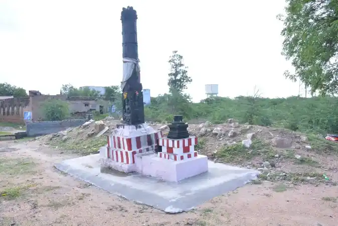 Arulmigu Vinnagara Perumal Temple, Sengundrapuram, Sengundrapuram - 626103 அருள்மிகு விண்ணகரப்பெருமாள் திருக்கோயில், செங்குன்றாபுரம், செங்குன்றாபுரம் - 626103, Virudhunagar - Ancient Temple Architecture and History Image 2