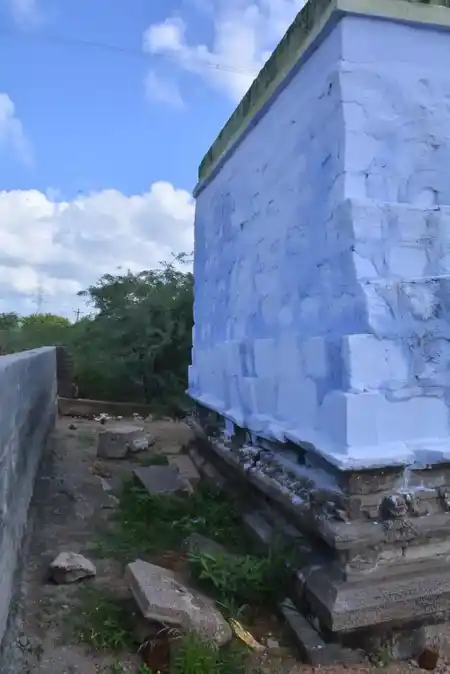 Arulmigu Vinnagara Perumal Temple, Sengundrapuram, Sengundrapuram - 626103 அருள்மிகு விண்ணகரப்பெருமாள் திருக்கோயில், செங்குன்றாபுரம், செங்குன்றாபுரம் - 626103, Virudhunagar - Ancient Temple Architecture and History Image 4