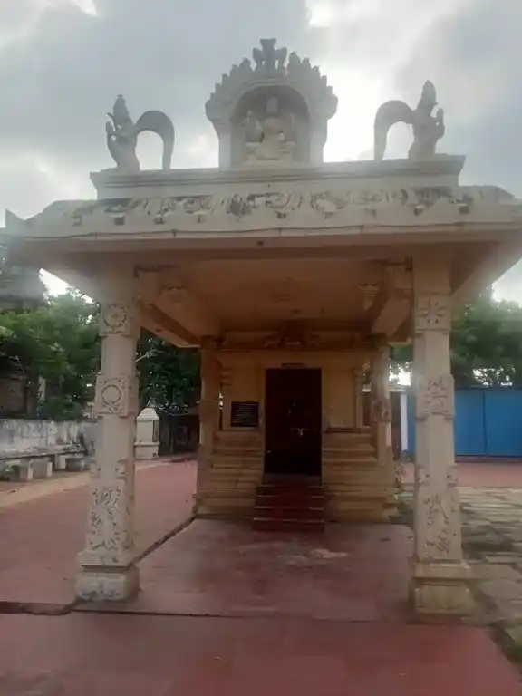 Arulmigu Vinnavaraya Perumal Temple, Ambattur, Chennai - 600053 அருள்மிகு விண்ணவராயப் பெருமாள் திருக்கோயில், அம்பத்தூர், சென்னை - 600053, Chennai - Ancient Temple Architecture and History Image 2