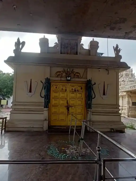 Arulmigu Vinnavaraya Perumal Temple, Ambattur, Chennai - 600053 அருள்மிகு விண்ணவராயப் பெருமாள் திருக்கோயில், அம்பத்தூர், சென்னை - 600053, Chennai - Ancient Temple Architecture and History Image 3