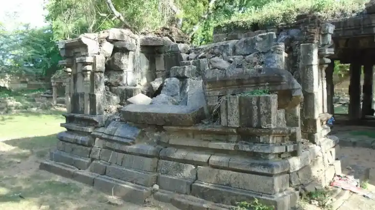 Arulmigu Vishvanaathaswamy Temple, Manjakkudi - 614619