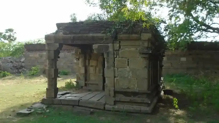 Arulmigu Vishvanaathaswamy Temple, Manjakkudi - 614619 அருள்மிகு விஸ்வநாதசுவாமி திருக்கோயில், Manjakkudi - 614619, Pudukkottai - Ancient Temple Architecture and History Image 5