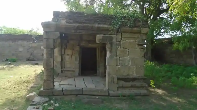 Arulmigu Vishvanaathaswamy Temple, Manjakkudi - 614619 அருள்மிகு விஸ்வநாதசுவாமி திருக்கோயில், Manjakkudi - 614619, Pudukkottai - Ancient Temple Architecture and History Image 7