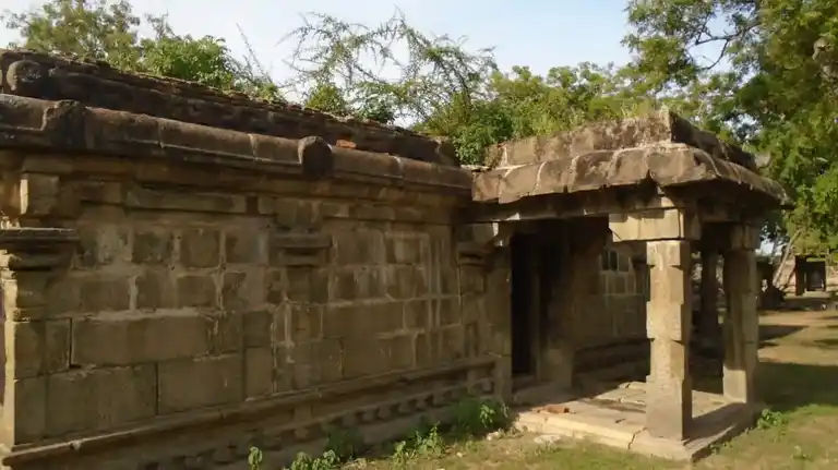 Arulmigu Vishvanaathaswamy Temple, Manjakkudi - 614619 அருள்மிகு விஸ்வநாதசுவாமி திருக்கோயில், Manjakkudi - 614619, Pudukkottai - Ancient Temple Architecture and History Image 11