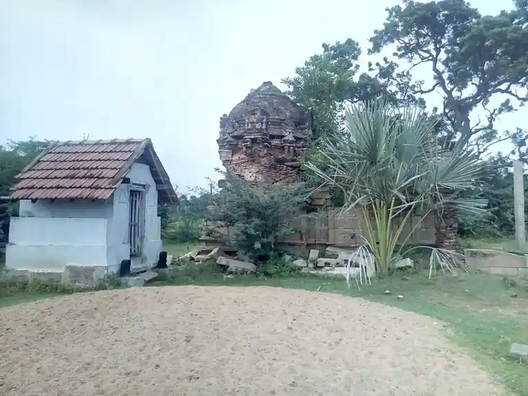 Arulmigu Vishvanaathaswamy Temple, Vilatthur - 614619 அருள்மிகு விஸ்வநாதசுவாமி திருக்கோயில், Vilatthur - 614619, Pudukkottai - Ancient Temple Architecture and History Image 2