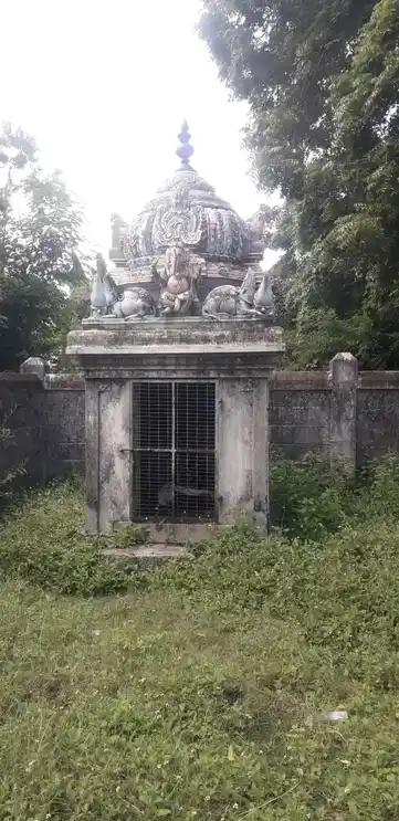 Arulmigu Viswanadhar Temple, Arunmozhidevan - 609203 அருள்மிகு விஸ்வநாத சுவாமி திருக்கோயில், Arunmozhithevan - 609203, Mayiladuthurai - Ancient Temple Architecture and History Image 2