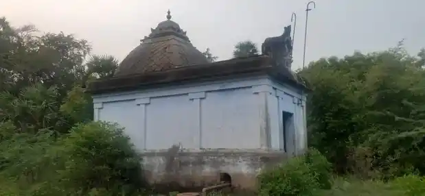 Arulmigu Viswanathan Swamy Temple, Uthirangudi - 609202 அருள்மிகு விஸ்வநாதசுவாமி திருக்கோயில், Uthirangudi - 609202, Mayiladuthurai - Ancient Temple Architecture and History Image 2