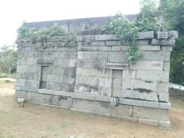 Arulmigu Viswanathar Temple, Karuveppampoondi, Uthiramerur - 603406 அருள்மிகு விஸ்வநாதர் திருக்கோயில், கருவேப்பம்பூண்டி, Uthiramerur - 603406, Kancheepuram - Ancient Temple Architecture and History Image 3