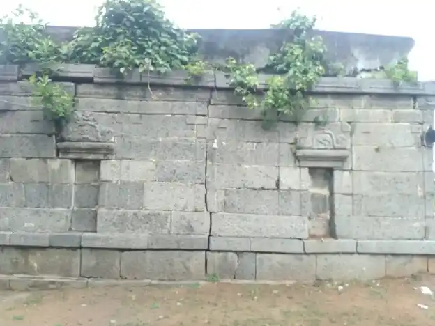 Arulmigu Viswanathar Temple, Karuveppampoondi, Uthiramerur - 603406 அருள்மிகு விஸ்வநாதர் திருக்கோயில், கருவேப்பம்பூண்டி, Uthiramerur - 603406, Kancheepuram - Ancient Temple Architecture and History Image 4