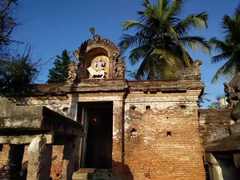 Arulmigu Viswanathaswamy Temple, Kurichi - 614602 அருள்மிகு விஷ்வநாத சுவாமி திருக்கோயில், Kurichi - 614602, Thanjavur - Ancient Temple Architecture and History Image 5