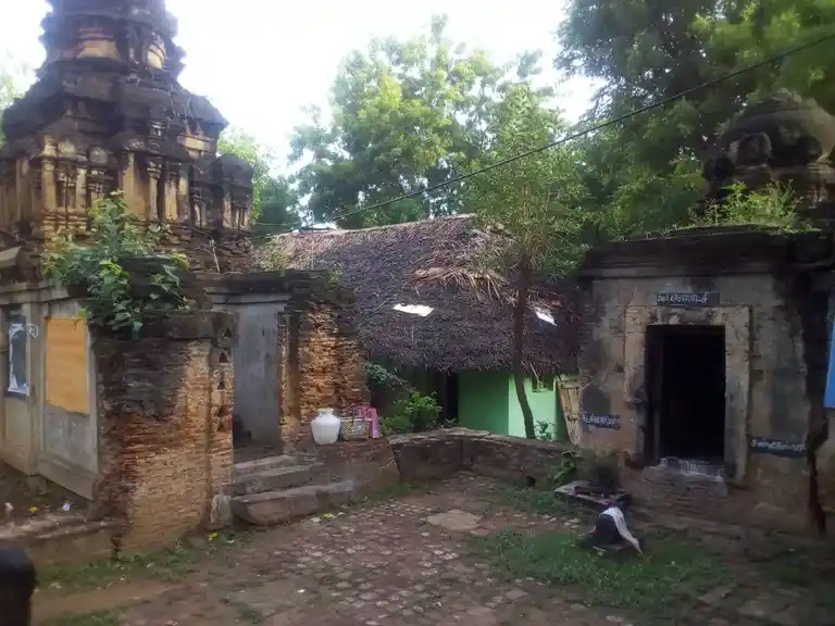 Arulmigu Viswanathaswamy Temple, Pambaramsutri - 621703 Arulmigu Viswanathaswamy Temple, Pambaramsutri - 621703, Thiruchirappalli - Ancient Temple Architecture and History Image 4