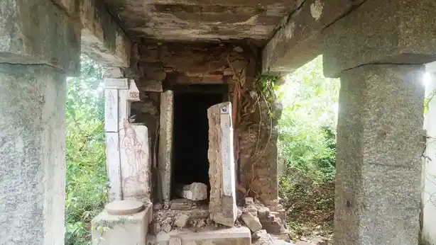 Arulmigu Viswanathaswamy Temple, Varavukkudi, Marudhangudi - 609116 அருள்மிகு விசுவநாத சுவாமி திருக்கோயில், Varavukkudi, Sirkali - 609116, Mayiladuthurai - Ancient Temple Architecture and History Image 13