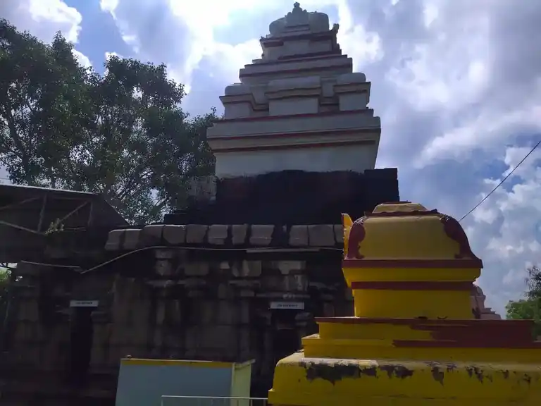Arulmigu Viyakkarapuriswarar Temple, Pulipakkam - 603002 அருள்மிகு வியாக்கரபுரீஸ்வரர் திருக்கோயில், Pulipakkam - 603002, Chengalpattu - Ancient Temple Architecture and History Image 6