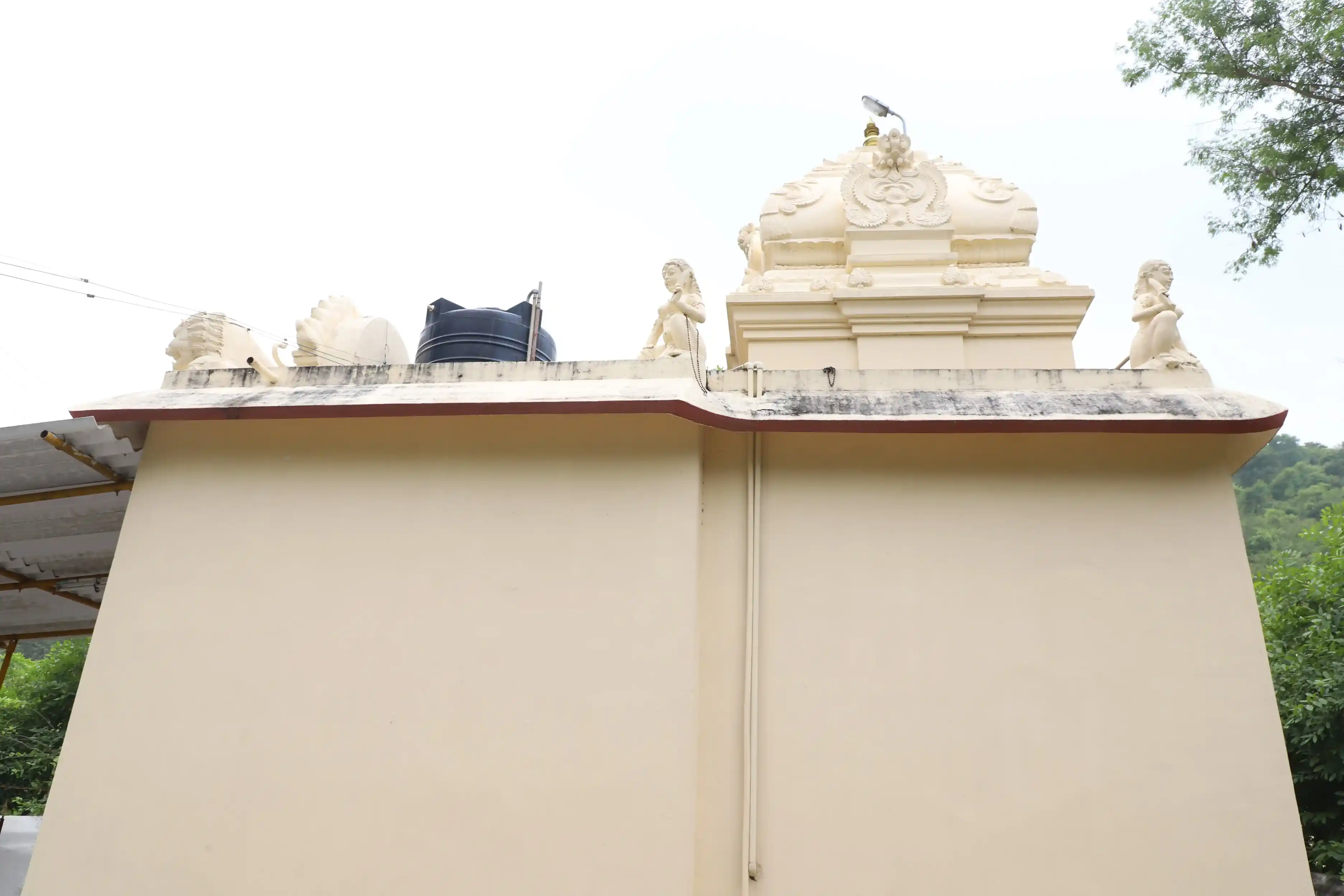 Arulmigu Yagathamman Temple, Hills, Tiruttani - 631209 அருள்மிகு யாகாத்தம்மன் திருக்கோயில், மலைக்கோயில், திருத்தணி - 631209, Tiruvallur - Ancient Temple Architecture and History Image 2