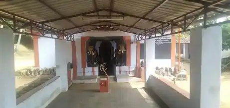 Arulmigu Yanai Varavalaitha Kandan Sastha Temple, Near Pond, Sarodu - 629175 அருள்மிகு யாளை வரவழைத்த கந்தன் சாஸ்தா திருக்கோயில், குளம் அருகில், சாரோடு - 629175, Kanyakumari - Ancient Temple Architecture and History Image 4