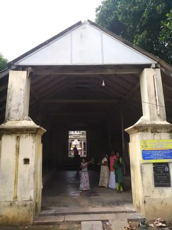 Arulmigu Yoganarasimmar Temple, Narasinganpettai - 609802 Arulmigu Yoganarasimmar Temple, Narasinganpettai - 609802, Thanjavur - Ancient Temple Architecture and History Image 2