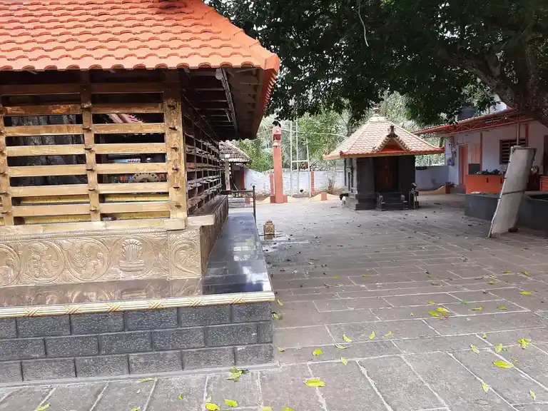 Eswarakala Poothathan Temple, Allappan Kode - 629168 அருள்மிகு ஈஸ்வரகால பூதத்தான் திருக்கோயில், Allappan Kode - 629168, Kanyakumari - Ancient Temple Architecture and History Image 2