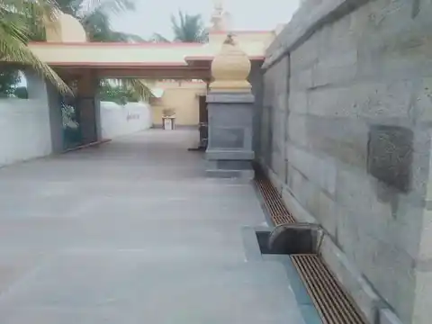 Thaneerpandhal Dharmam Arulmigu Krishna Perumal Temple, Thanmugam Vellode - 638112 அருள்மிகு ஆலவாய்த்தண்ணீர் பந்தல் தர்மம், Thanmugam Vellode - 638112, Erode - Ancient Temple Architecture and History Image 2