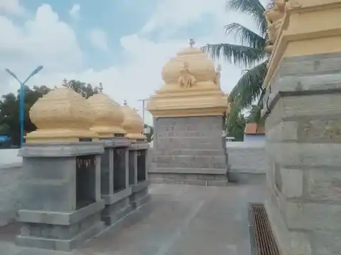 Thaneerpandhal Dharmam Arulmigu Krishna Perumal Temple, Thanmugam Vellode - 638112 அருள்மிகு ஆலவாய்த்தண்ணீர் பந்தல் தர்மம், Thanmugam Vellode - 638112, Erode - Ancient Temple Architecture and History Image 4