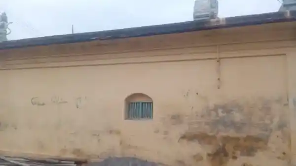 Varadharajaperumal Bajanai Madam, Vadakipatti - 621002 Varadharajaperumal Bajanai Madam, Vadakipatti - 621002, Thiruchirappalli - Ancient Temple Architecture and History Image 2