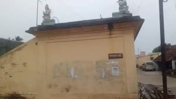 Varadharajaperumal Bajanai Madam, Vadakipatti - 621002 Varadharajaperumal Bajanai Madam, Vadakipatti - 621002, Thiruchirappalli - Ancient Temple Architecture and History Image 4